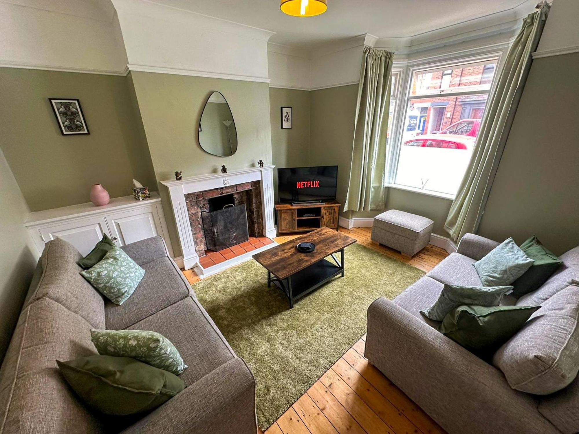 Cecil House - Stylish 2-Bed, Sleeps 5 Guests, Free Parking, Close To Cathedral, Bars & Restaurants لينكولن المظهر الخارجي الصورة